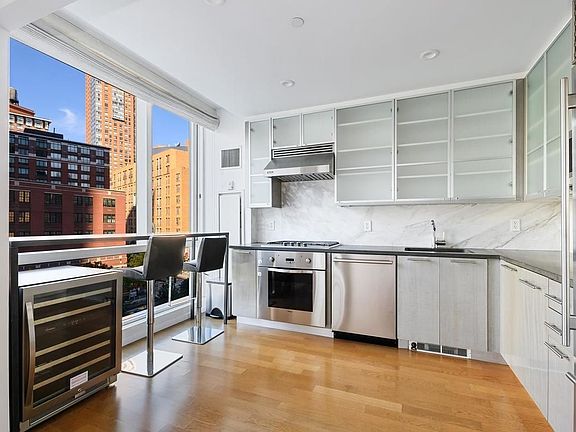 3rd image of 200 Chambers St APT 5B