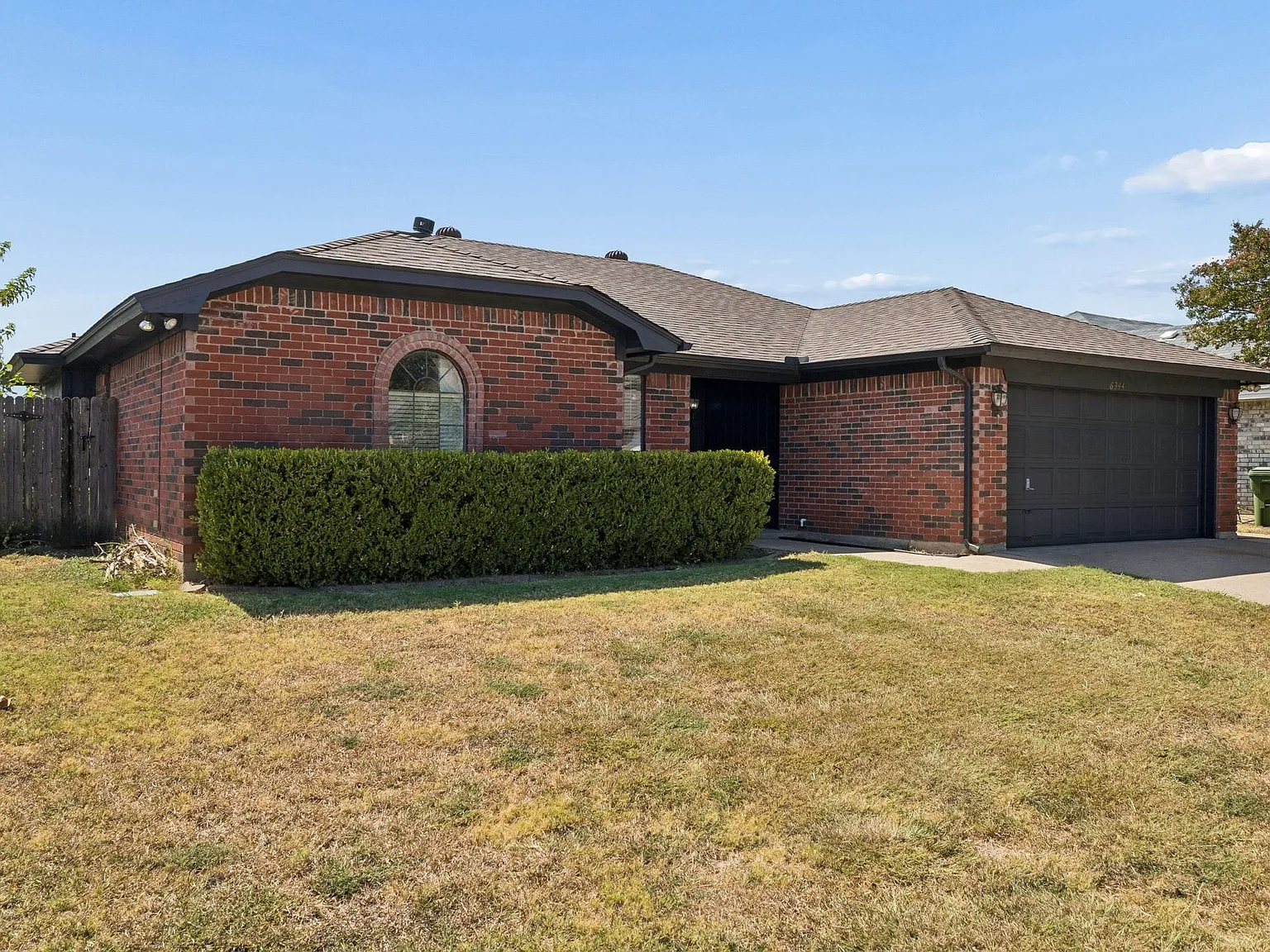 3 bed, 2.0 bath, 1662 sqft, $2,045 — Photo 2