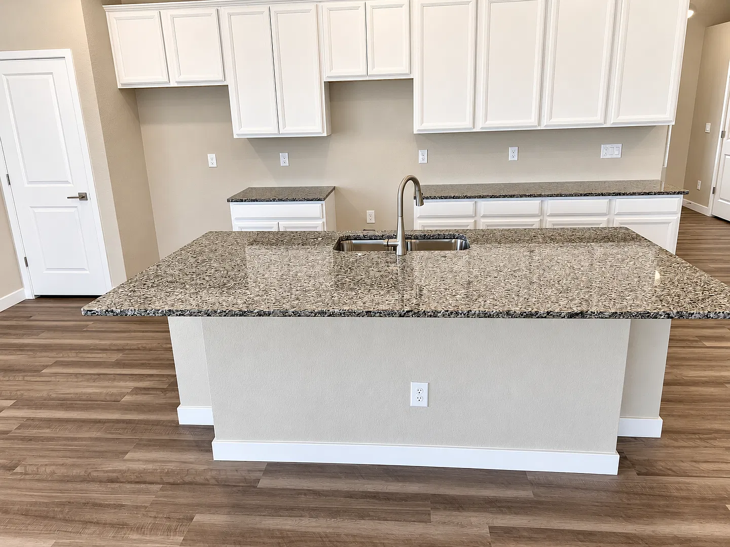Stylish 3-Bedroom Ranch Home with Modern Finishes & 3-Car Garage! — Photo 3
