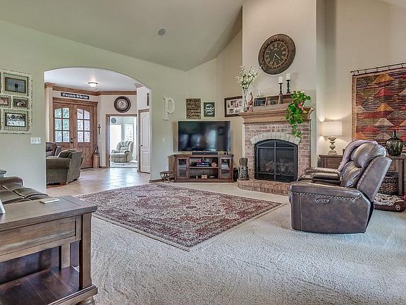 3rd image of 2306 Redbud Creek Dr