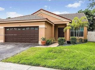 841 Falling Water Rd, Fort Lauderdale, FL 33326