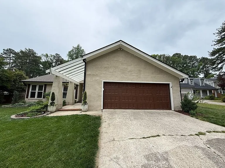 908 Plateau Ln — Photo 1