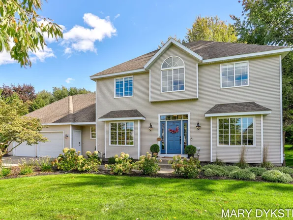 145 Bay Meadows Dr, Holland, MI 49424