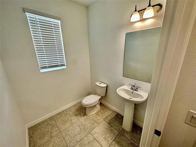 1707 Sanibel Dr — Photo 8