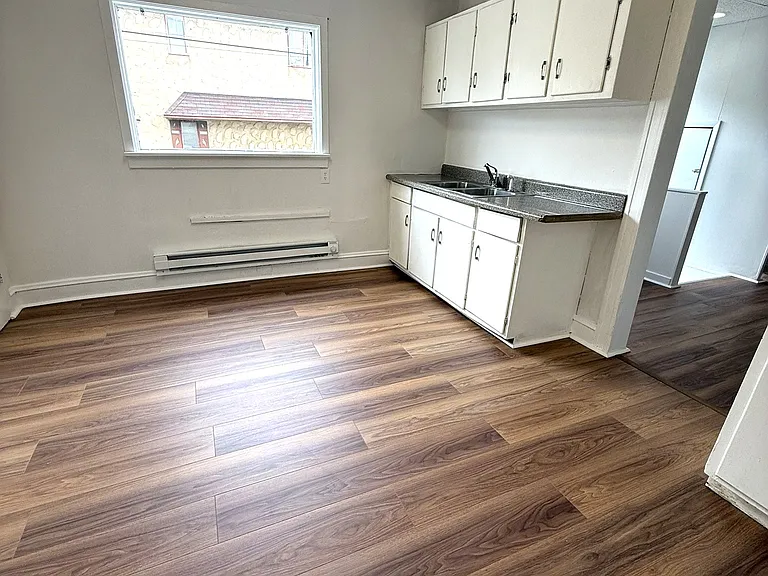 700 Throop St #2 — Photo 6