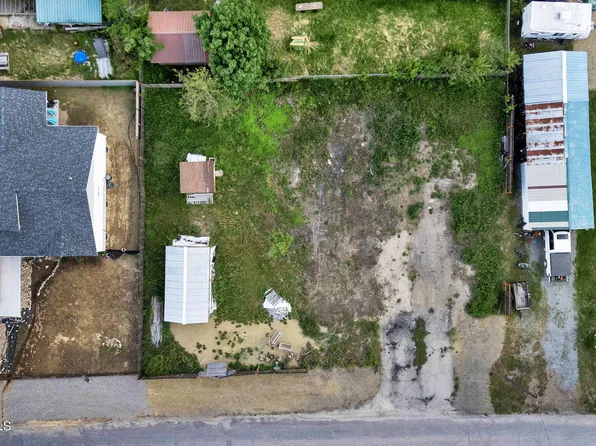 84 W Beardmore Ave, Priest River, ID 83856