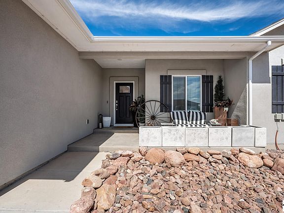 5th image of 809 E Cabaret Dr