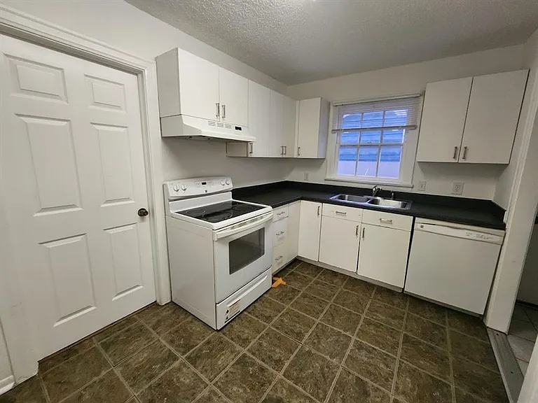 4505 Avenue A — Photo 7