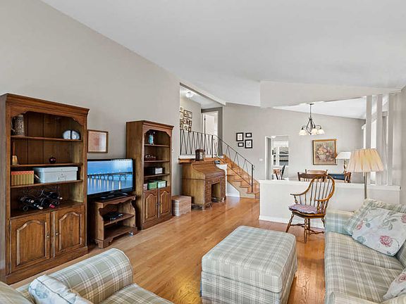 3rd image of 5217 W 105th Pl