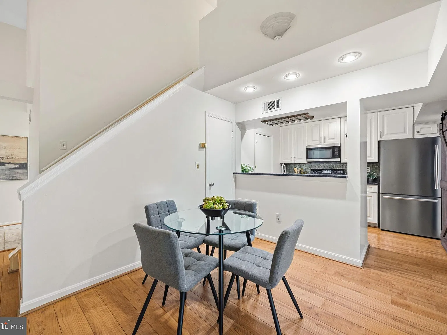 Waters Edge Condo — Photo 4