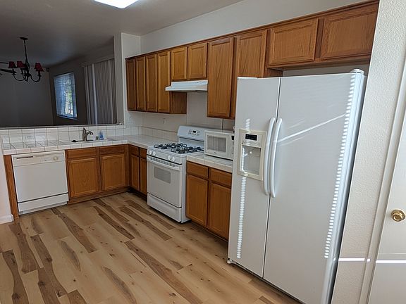 4th image of 861 Cedarcrest Dr