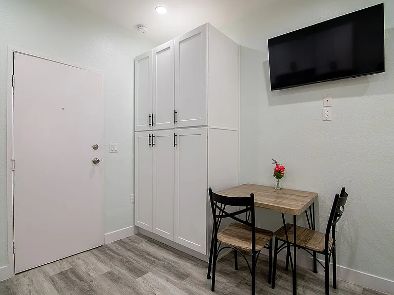 Michigan Avenue Apartments — Photo 72
