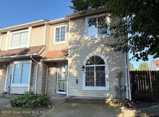 38 Eleanor Pl, Staten Island, NY 10303