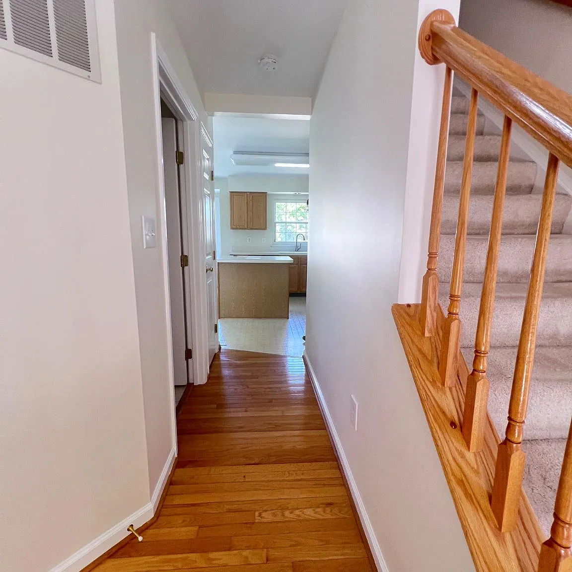 4 bed, 4.0 bath, 2802 sqft, $3,700 — Photo 4