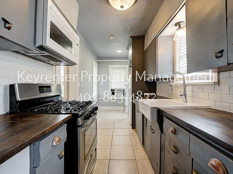1123 NW 30th St — Photo 16