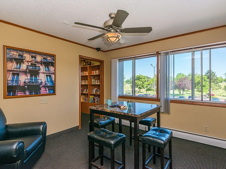 Bradley House Apartments — Photo 16