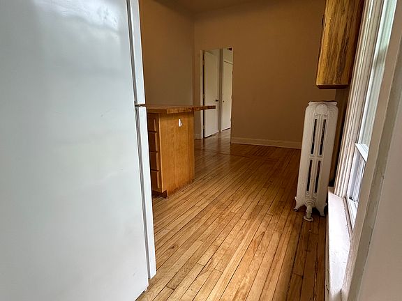 4th image of 419 6th St SE #8