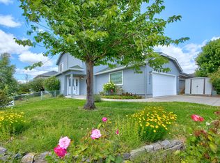 1024 Rainwood Ln, Grants Pass, OR 97527