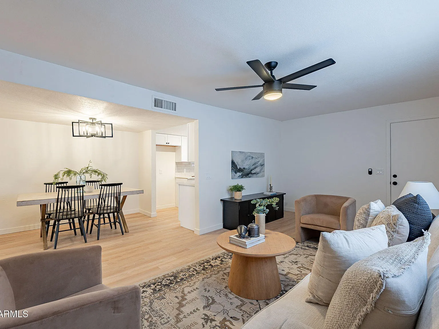 2 bed, 1.0 bath, 880 sqft, $1,300 — Photo 3