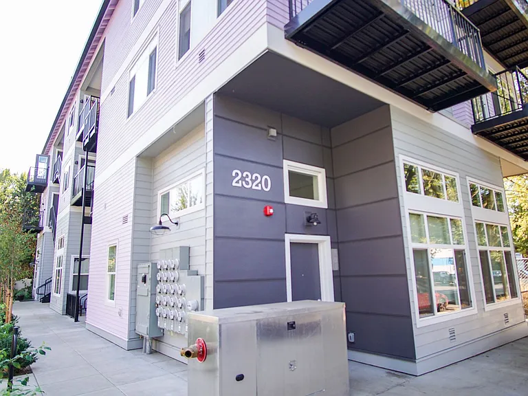 2320 N Vancouver Ave #201 — Photo 14
