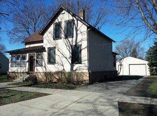 214 S Chestnut St, Belle Plaine, MN 56011