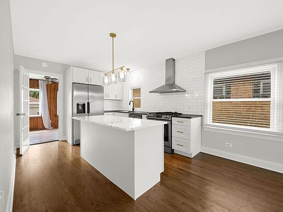 3rd image of 7463 W Forest Preserve Ave