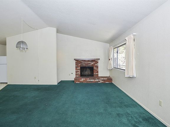 3rd image of 42437 Balboa Ln