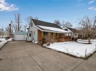 15 Airview Ter, Depew, NY 14043