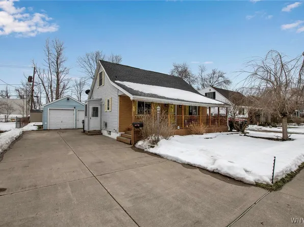 15 Airview Ter, Depew, NY 14043