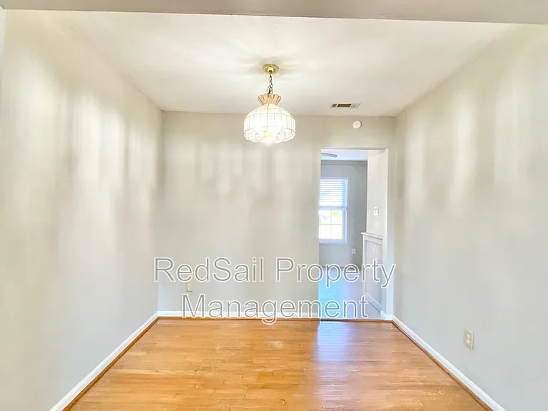 1114 Clear Springs Rd — Photo 8