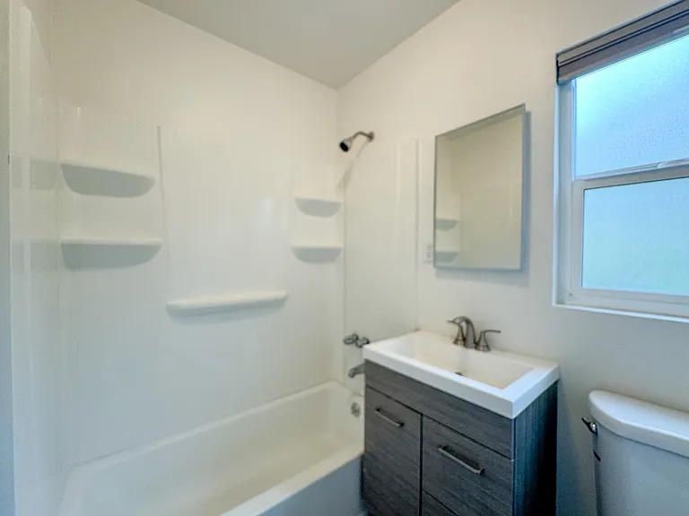 2032 S Shenandoah St #4 — Photo 35
