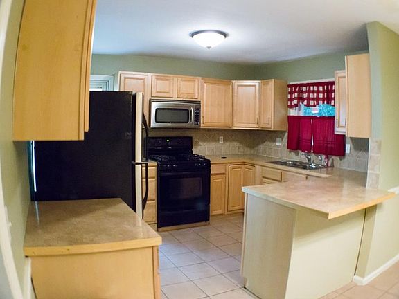 4th image of 4029 English Oak Dr