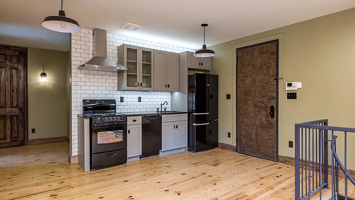 Rented by Nooklyn NYC LLC | media 18