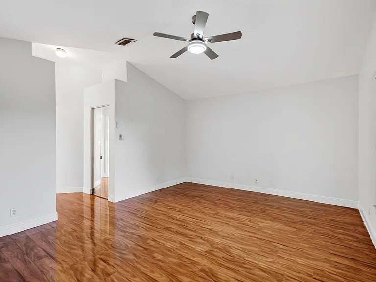 5225 Brookview Dr — Photo 20