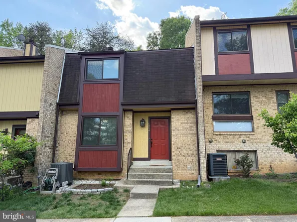 6894 Deer Run Dr, Alexandria, VA 22306