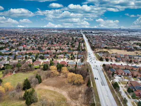 9 Gardiner Cres, Richmond Hill, ON L4B 2G6