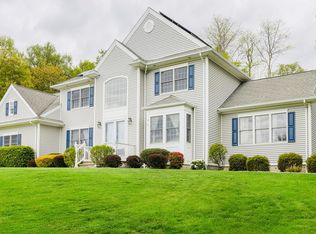 28 Teal Ln, Patterson, NY 10509