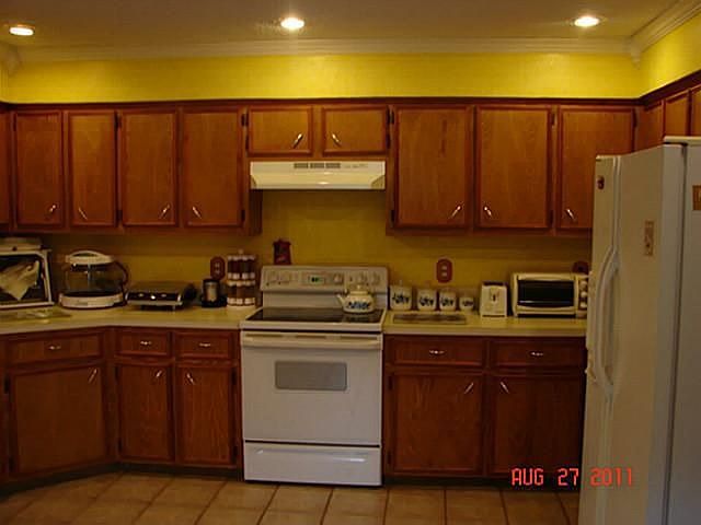 1st image of 215 Nob Hill Ln