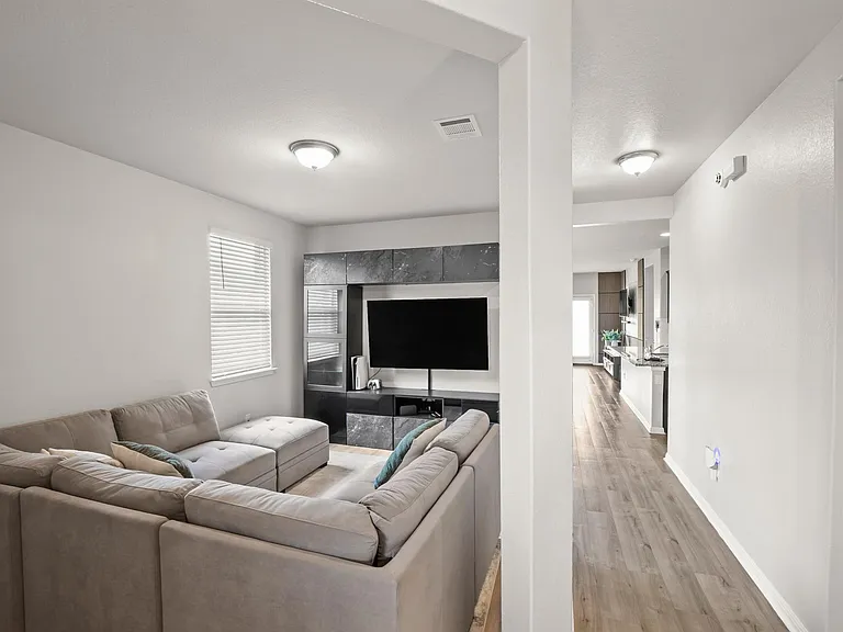 501 Dubina Ave — Photo 5