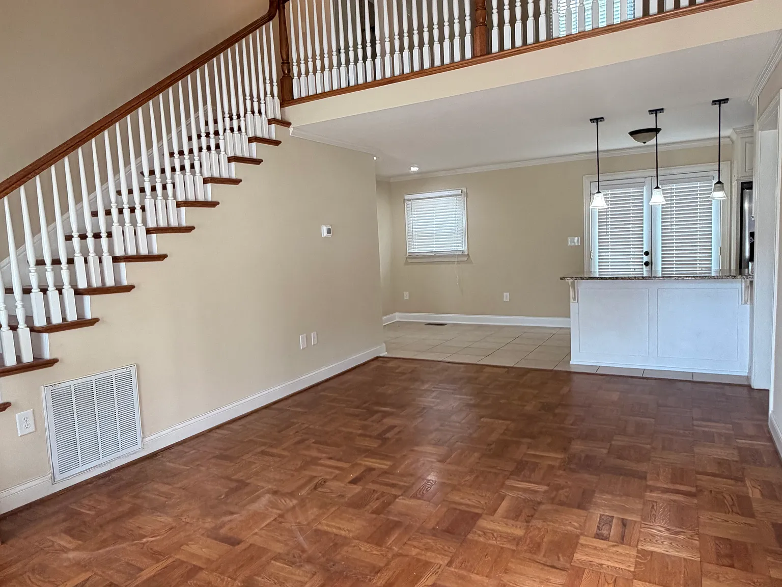 3 bed, 1704 sqft, $1,900 — Photo 2