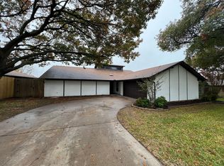 317 Meadowhill Dr, Benbrook, TX 76126