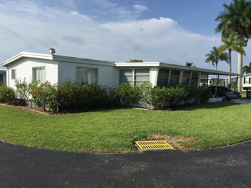 1st image of 293 Shoreland Dr