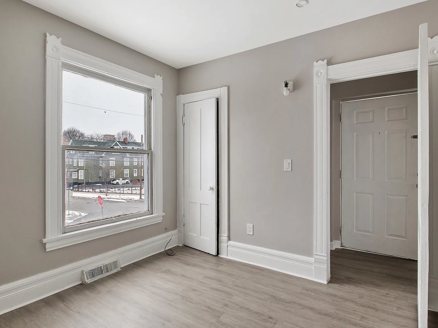 2 bed, 888 sqft, $1,300 — Photo 4