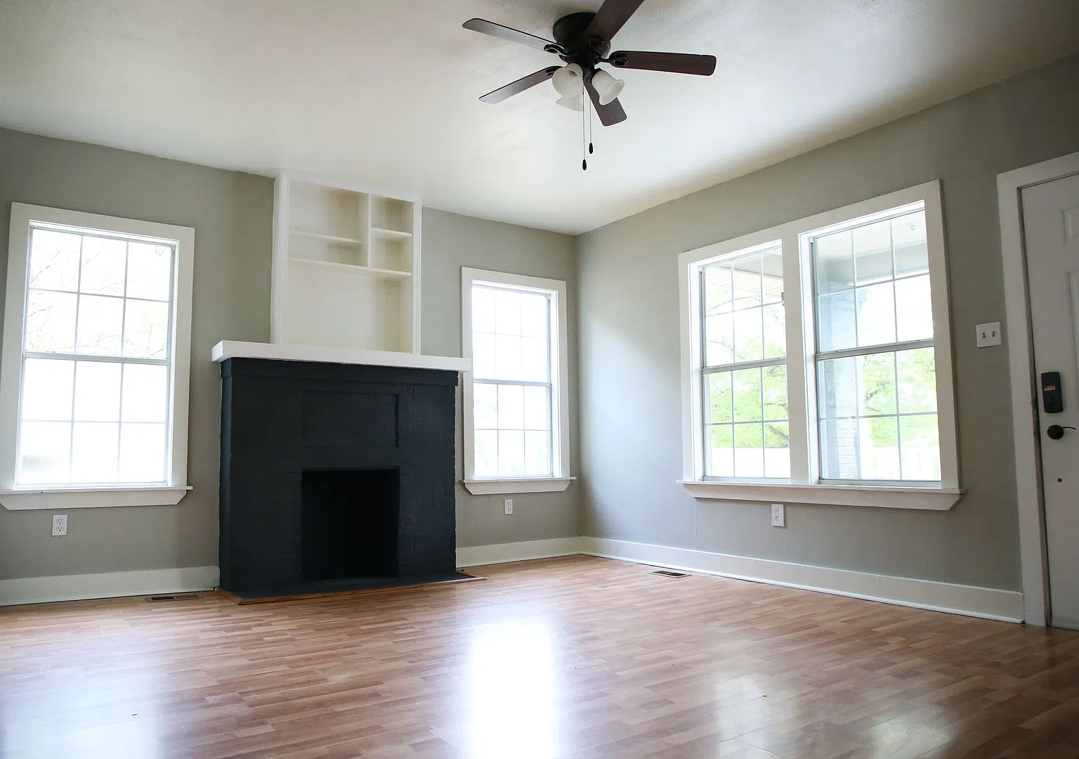 Completely Renovated, Modern Home In Stifft Station. Now Showing — Photo 4