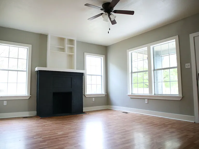 714 S Valentine St — Photo 4