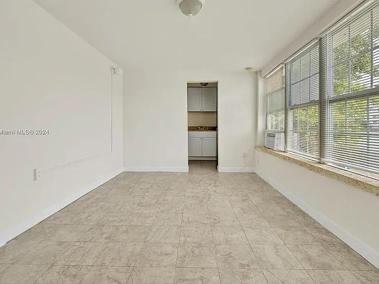 7885 Crespi Blvd #3 — Photo 5