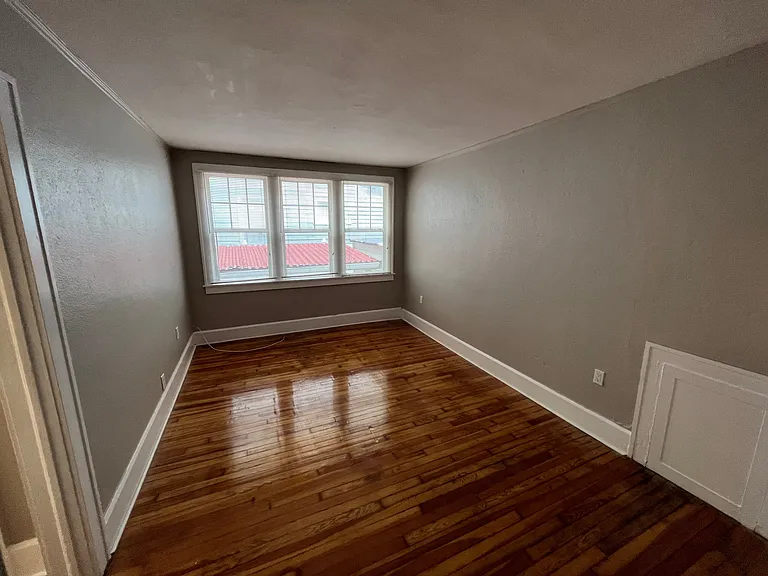 456 13th Ave NE #5 — Photo 3