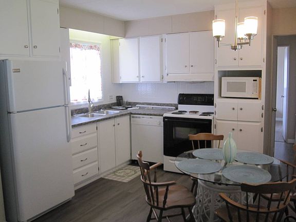 5th image of 172 Jeff St #172