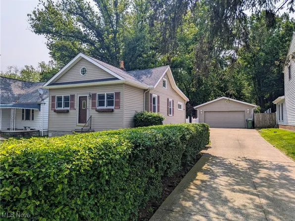 36296 S Riverview Dr, Eastlake, OH 44095