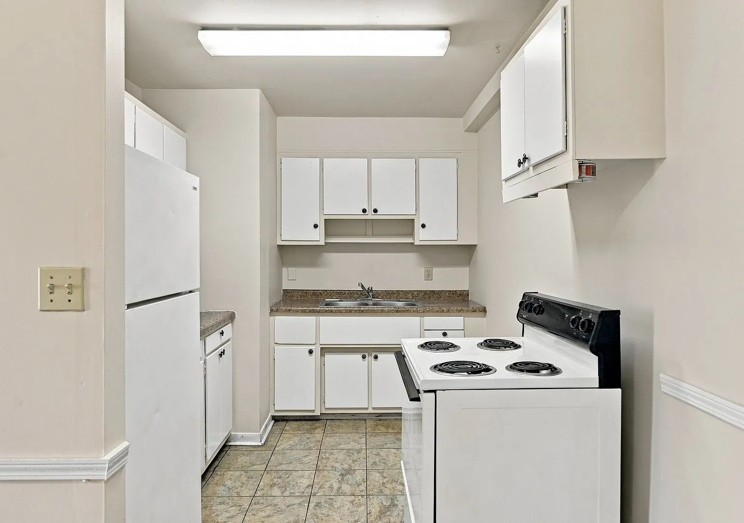 60 - ADDISON APARTMENTS — Photo 2